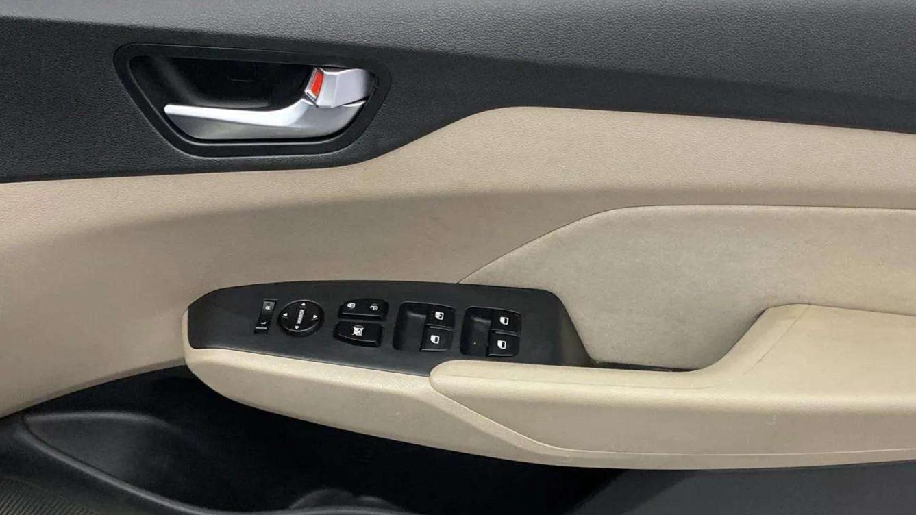 2018 Hyundai Verna 1.4 EX PETROL, Petrol, Manual, 95,110 km, Driver Side Door Panels Control