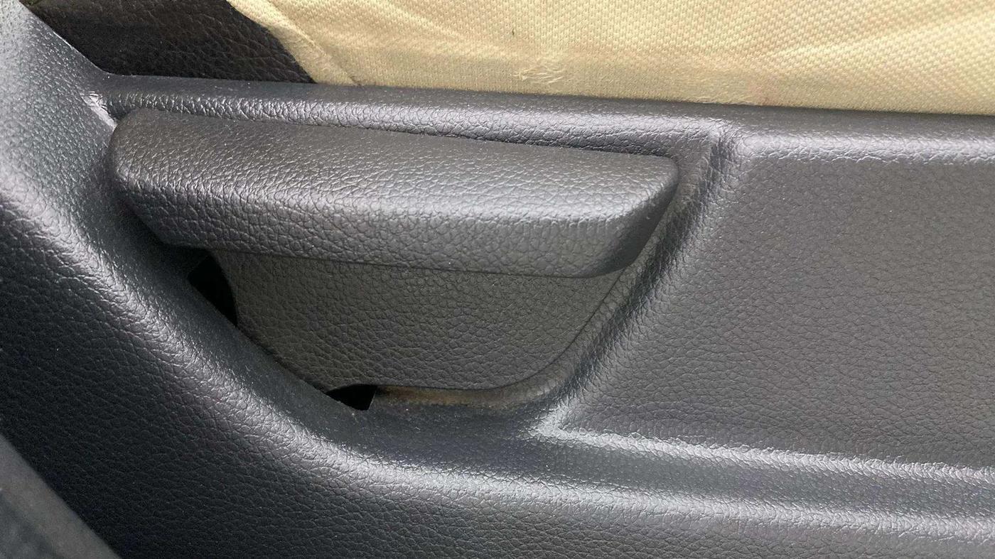 2015 Hyundai Eon ERA +, Petrol, Manual, 70,105 km, Driver Side Adjustment Panel
