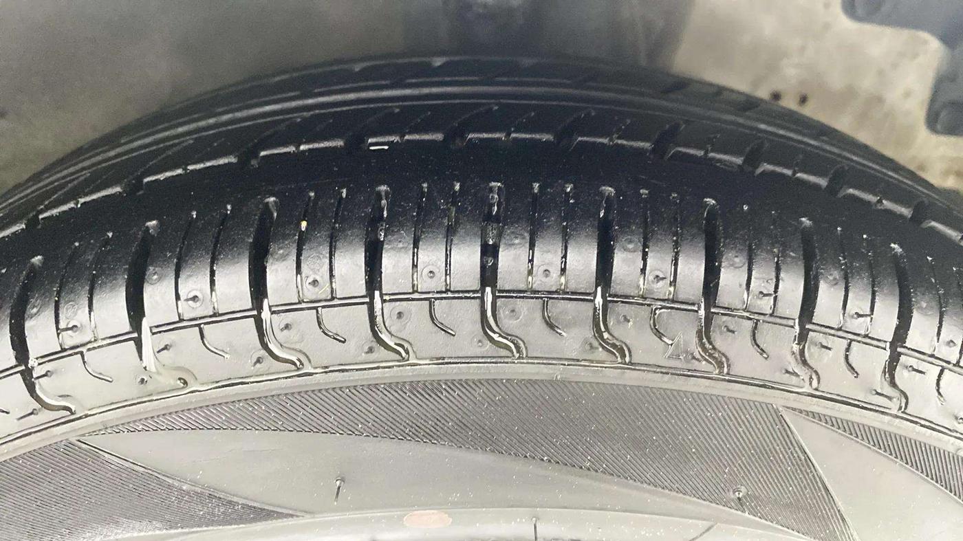 2015 Hyundai Eon ERA +, Petrol, Manual, 70,105 km, Right Front Tyre Tread
