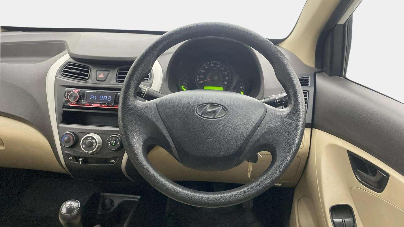2015 Hyundai Eon ERA +, Petrol, Manual, 70,105 km, Steering Wheel Close Up