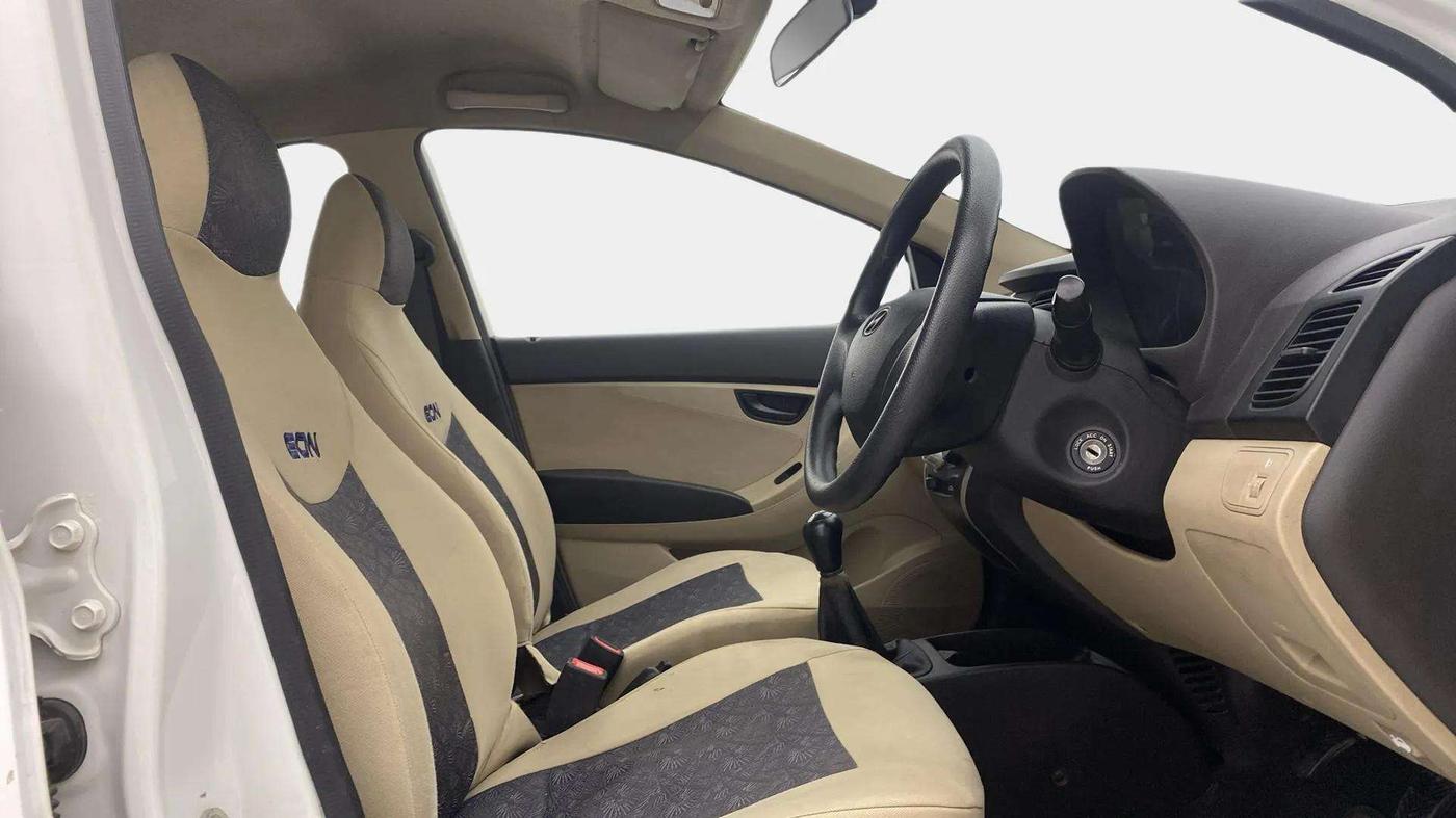 2015 Hyundai Eon ERA +, Petrol, Manual, 70,105 km, Right Side Front Door Cabin