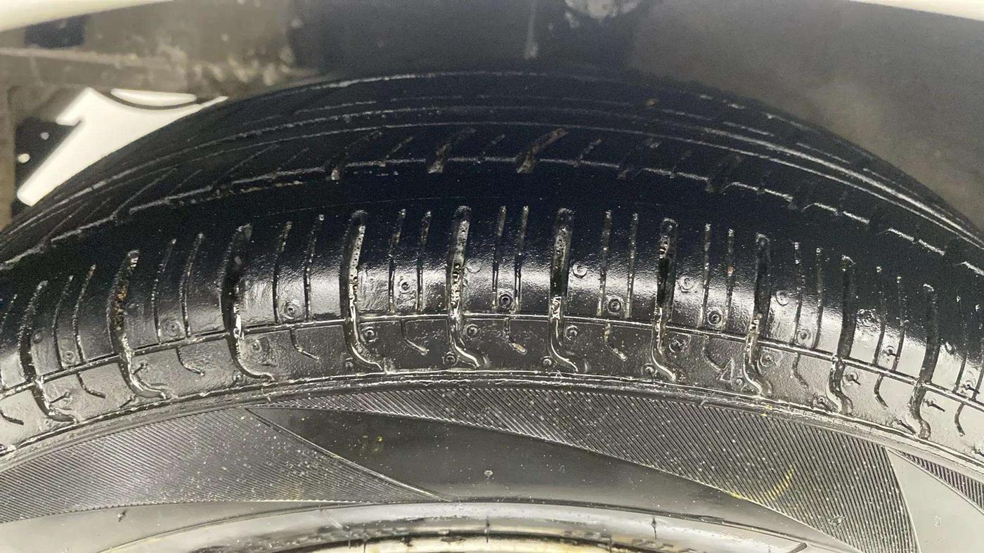 2015 Hyundai Eon ERA +, Petrol, Manual, 70,105 km, Left Front Tyre Tread