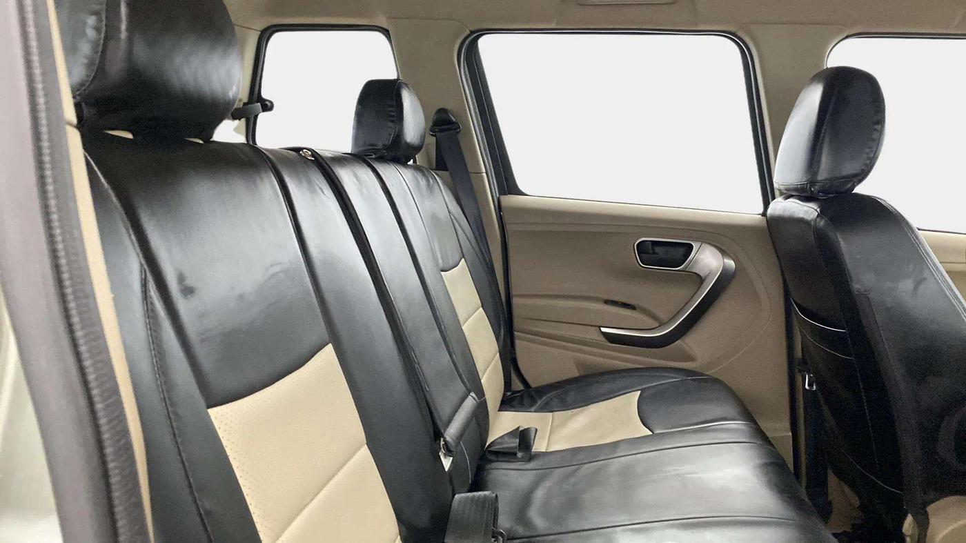2021 Mahindra BOLERO NEO N 10, Diesel, Manual, 17,571 km, Right Side Rear Door Cabin