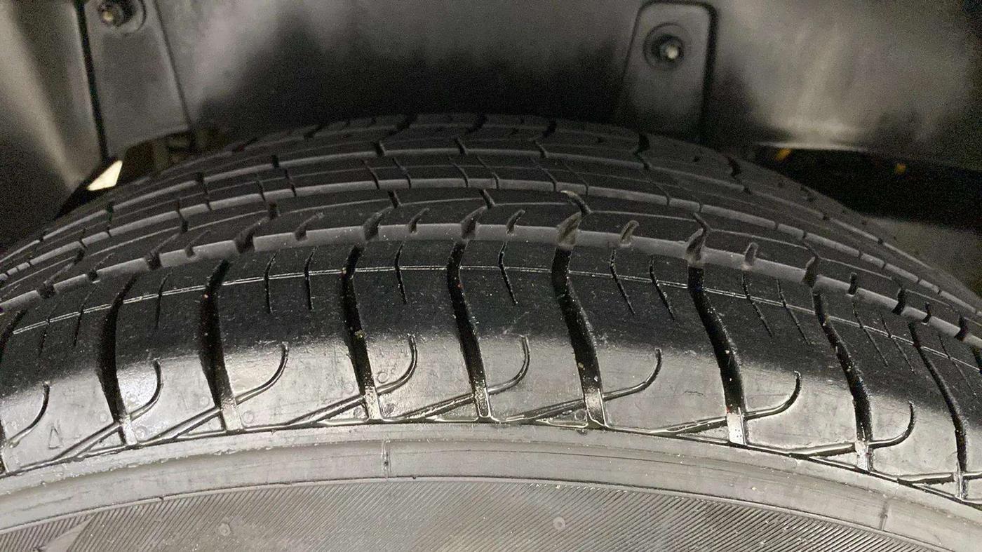 2021 Mahindra BOLERO NEO N 10, Diesel, Manual, 17,571 km, Right Rear Tyre Tread