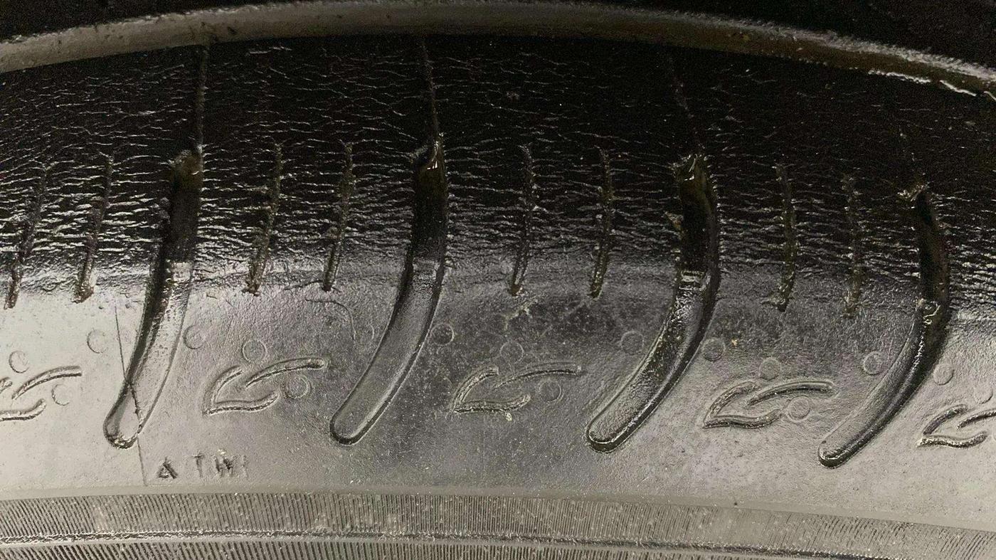 2022 KIA CARENS PRESTIGE PLUS 1.5 DIESEL 7 STR, Diesel, Manual, 37,726 km, Left Front Tyre Tread