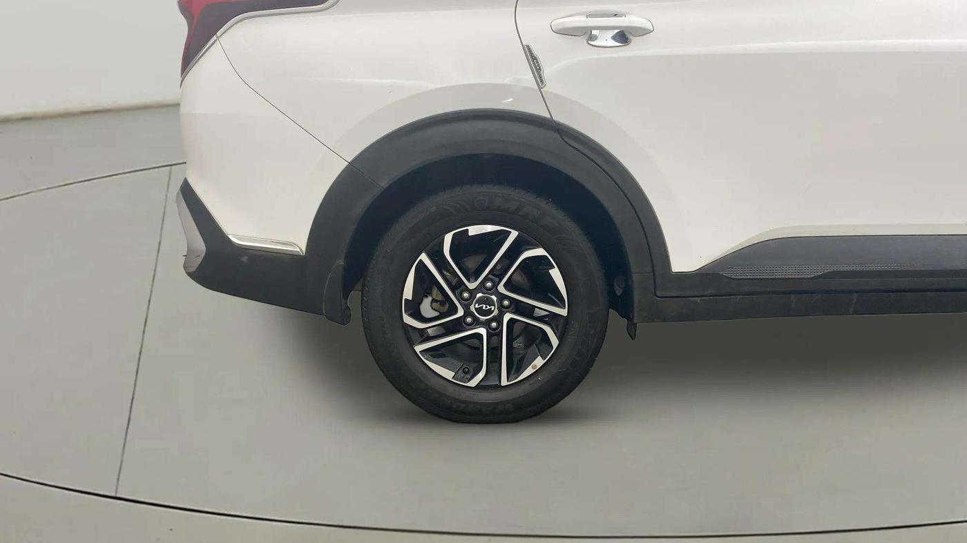 2022 KIA CARENS PRESTIGE PLUS 1.5 DIESEL 7 STR, Diesel, Manual, 37,726 km, Right Rear Wheel