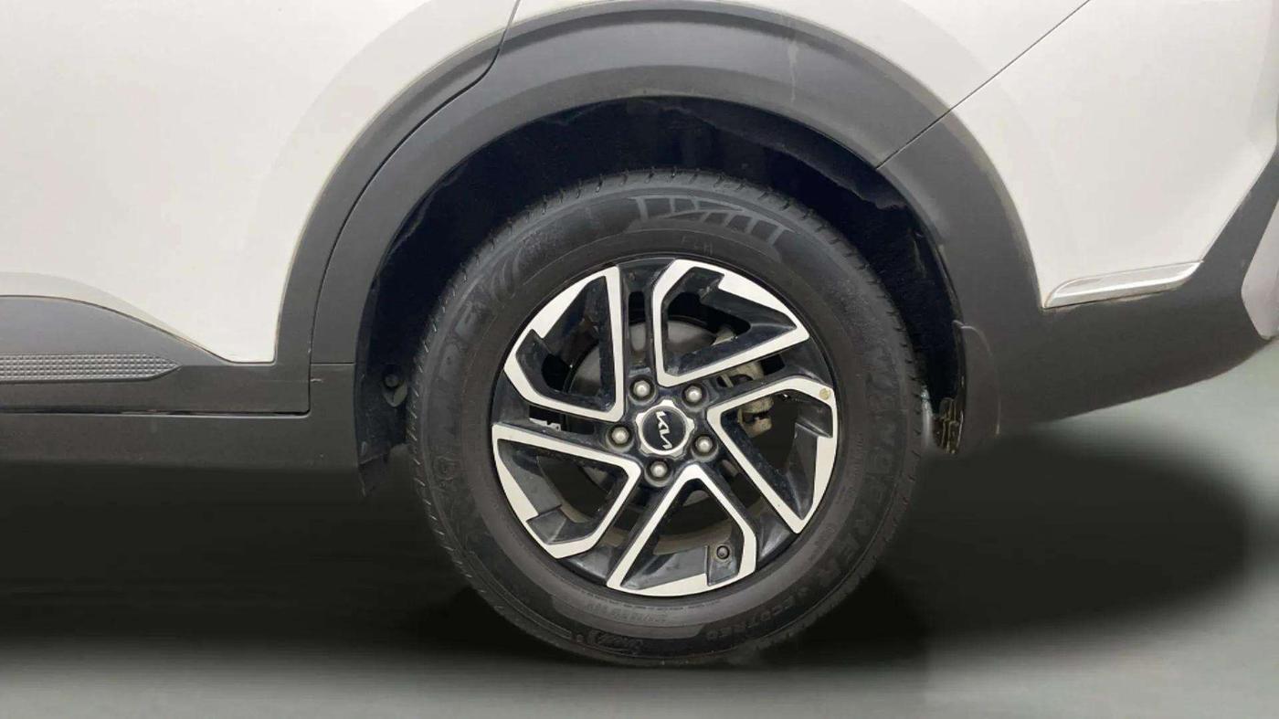 2022 KIA CARENS PRESTIGE PLUS 1.5 DIESEL 7 STR, Diesel, Manual, 37,726 km, Left Rear Wheel