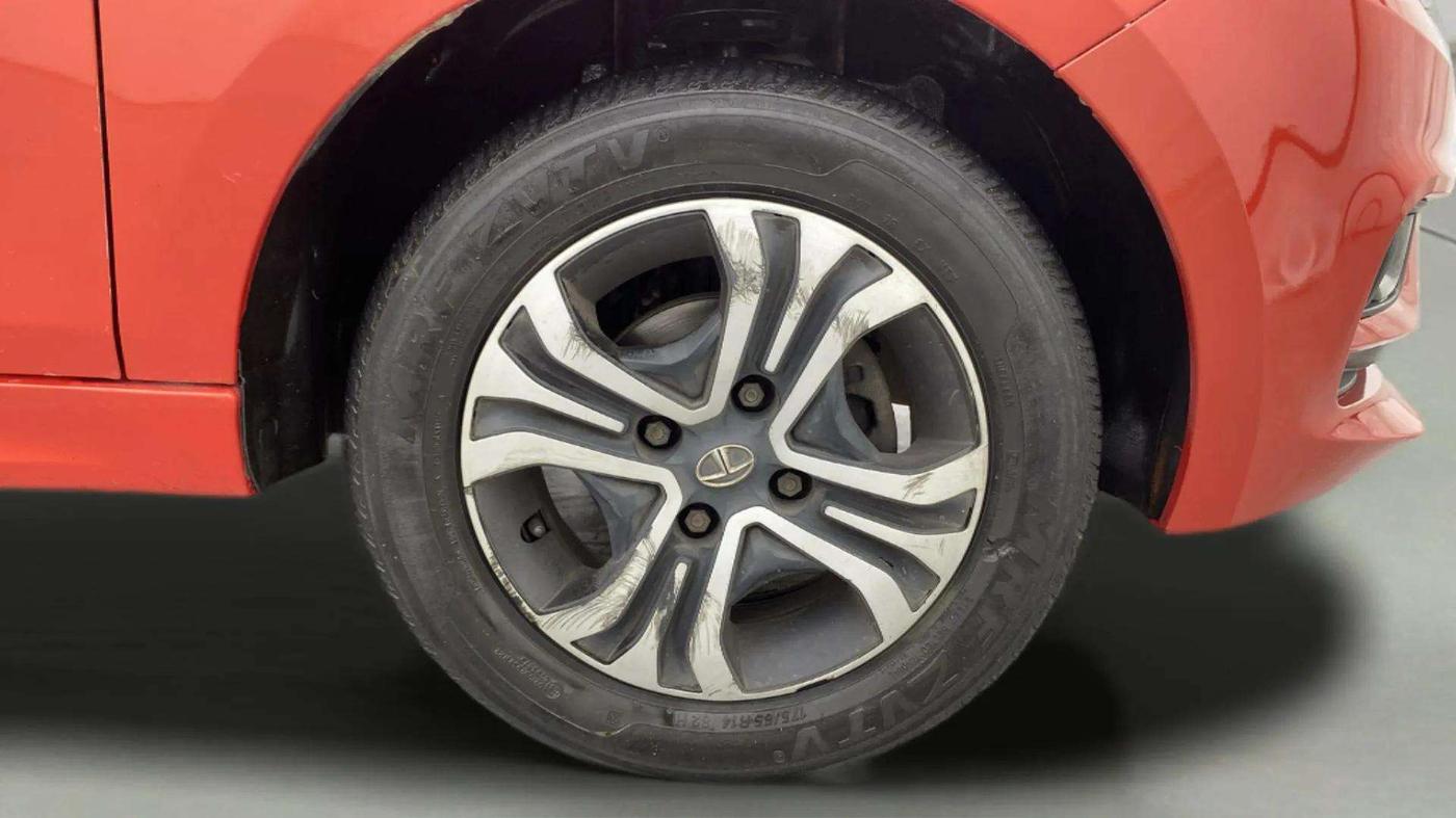 2022 Tata Tiago XT PETROL, Petrol, Manual, 39,318 km, Right Front Wheel