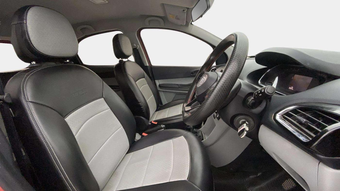 2022 Tata Tiago XT PETROL, Petrol, Manual, 39,318 km, Right Side Front Door Cabin