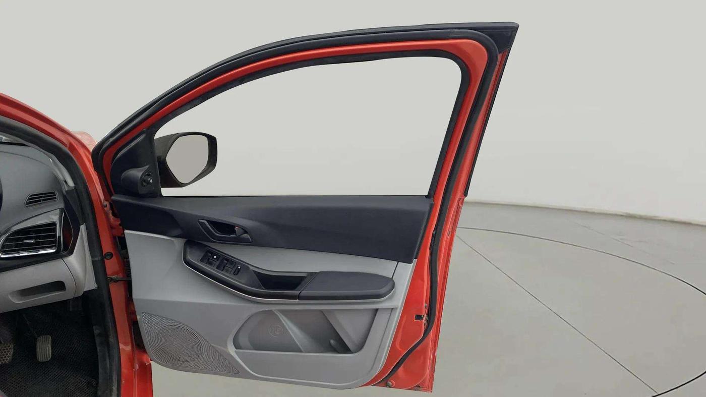 2022 Tata Tiago XT PETROL, Petrol, Manual, 39,318 km, RHS Front Door