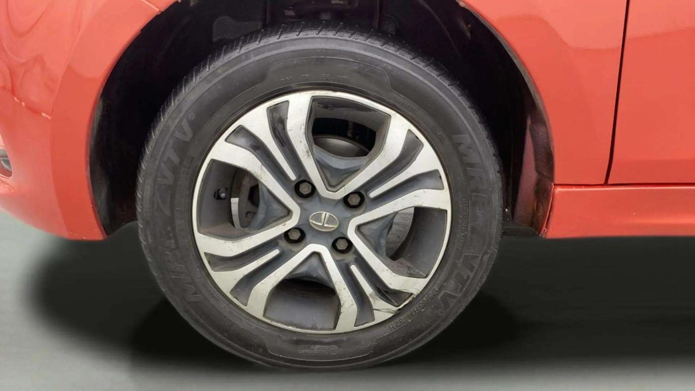 2022 Tata Tiago XT PETROL, Petrol, Manual, 39,318 km, Left Front Wheel