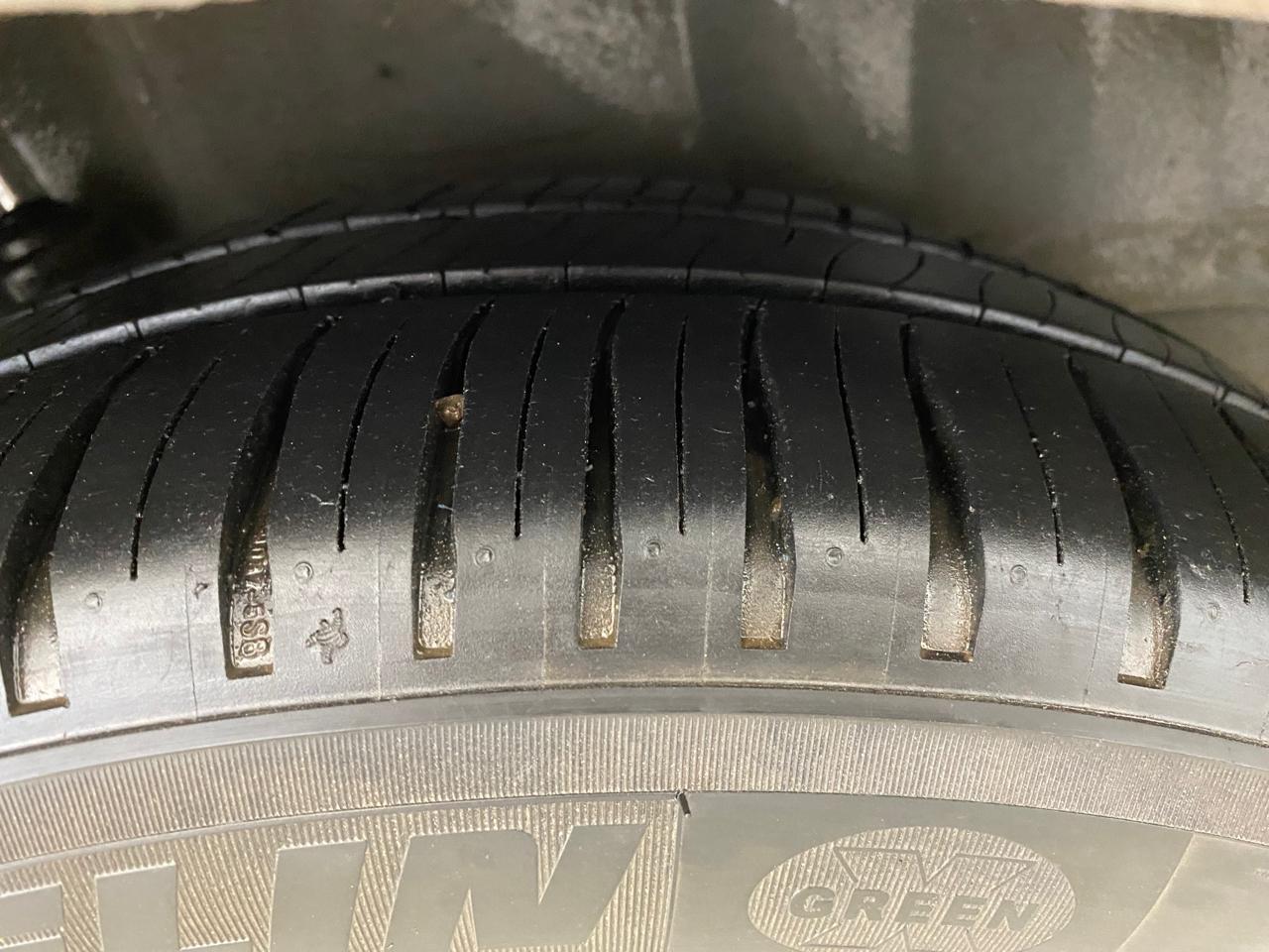 2014 Honda Brio S MT, Petrol, Manual, 72,245 km, Left Front Tyre Tread