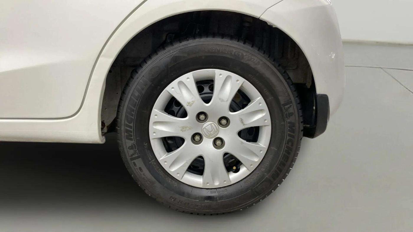 2014 Honda Brio S MT, Petrol, Manual, 72,245 km, Left Rear Wheel