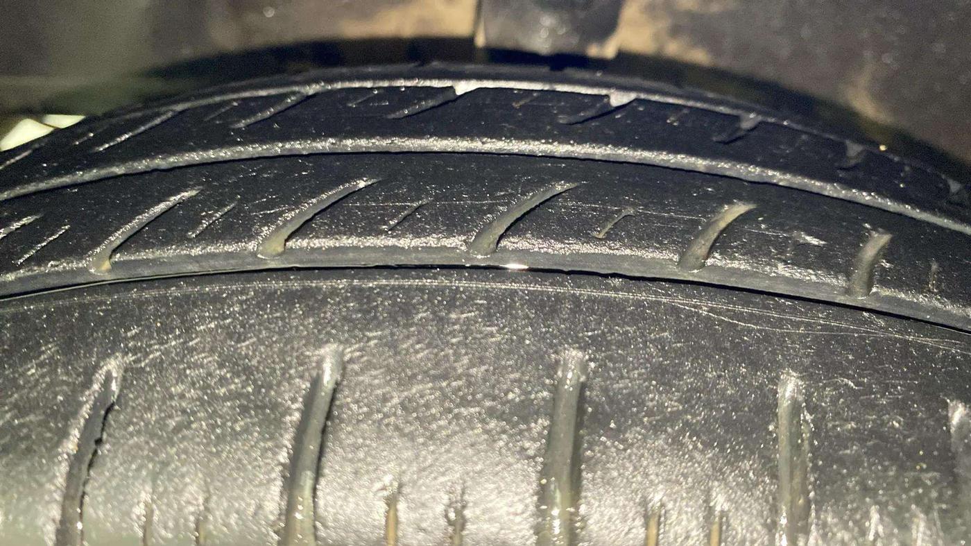 2014 Hyundai Eon ERA +, Petrol, Manual, 38,044 km, Left Front Tyre Tread