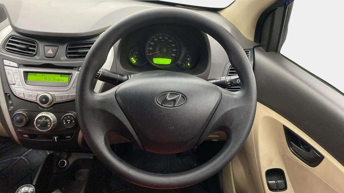 2014 Hyundai Eon ERA +, Petrol, Manual, 38,044 km, Steering Wheel Close Up