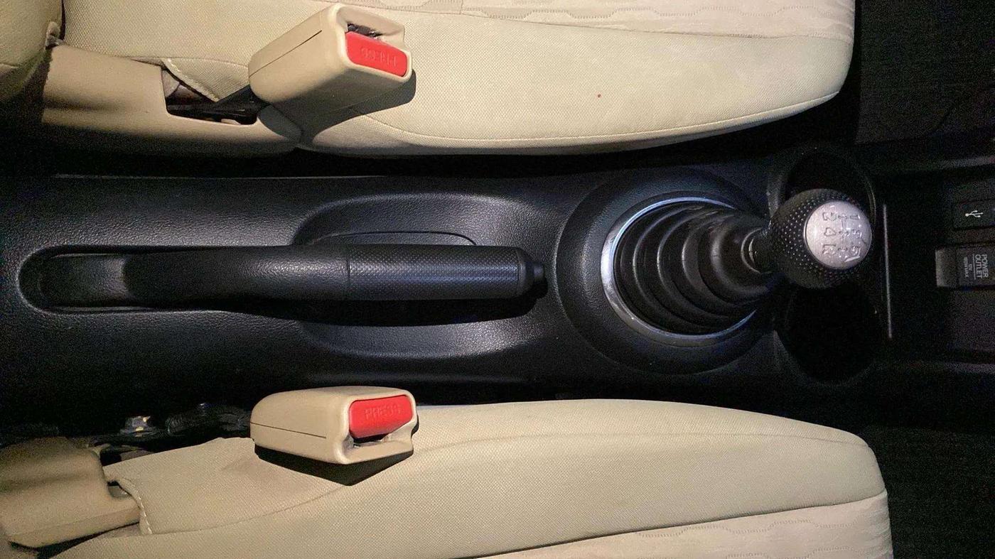 2017 Honda Brio S MT, Petrol, Manual, 88,046 km, Gear Lever