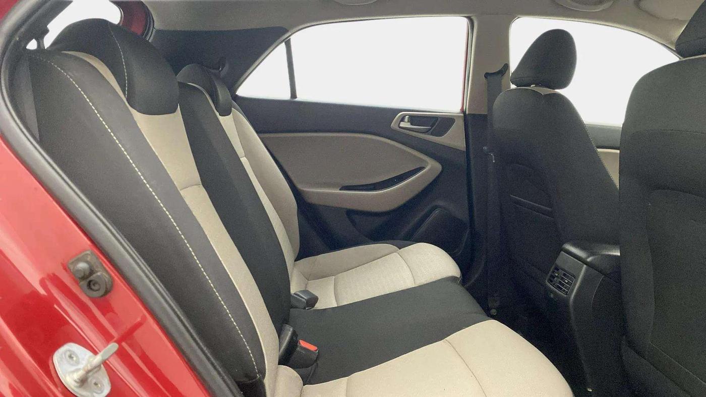 2015 Hyundai Elite i20 SPORTZ 1.2, Petrol, Manual, 80,227 km, Right Side Rear Door Cabin