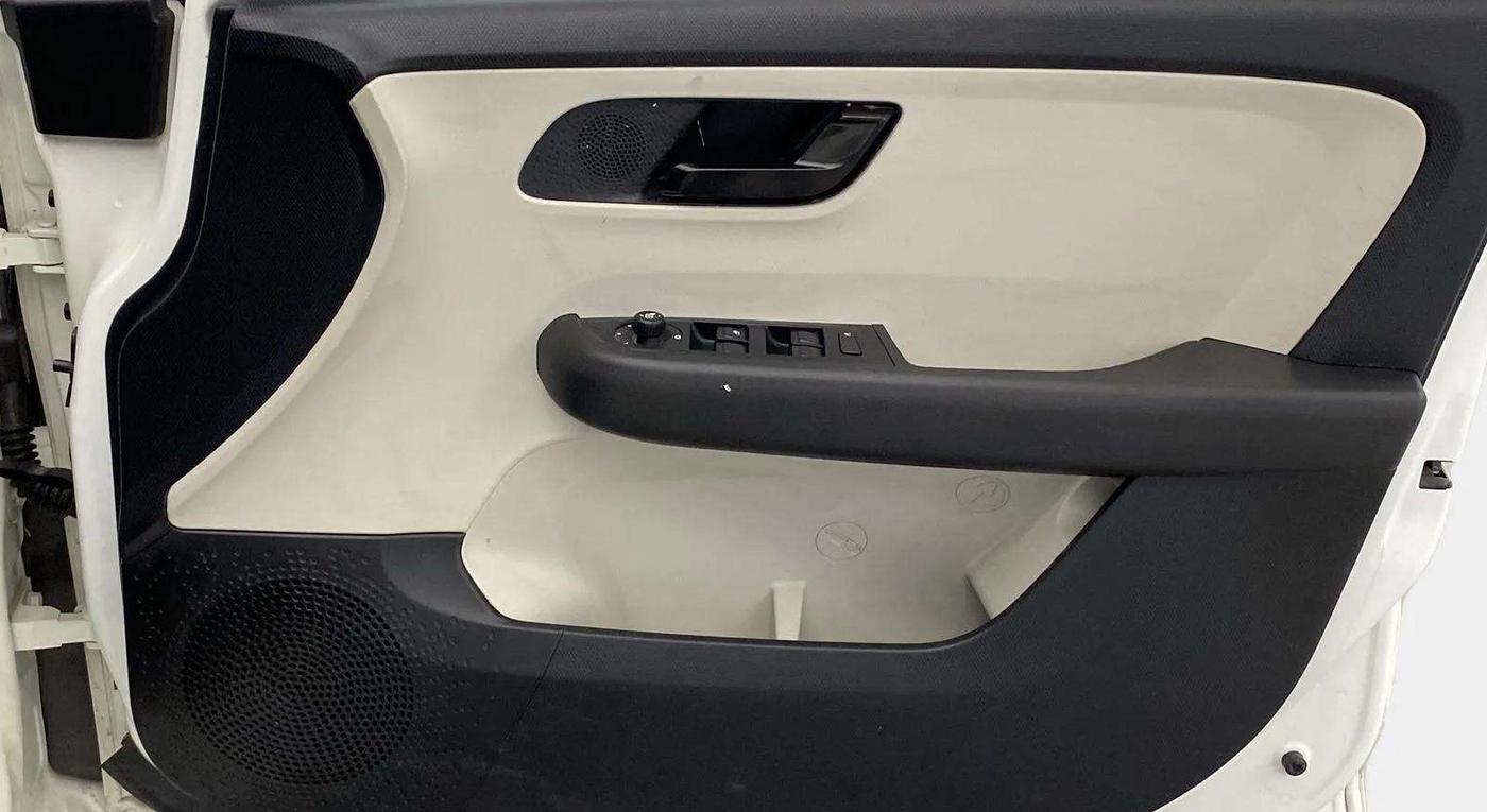 2023 Tata ALTROZ XTA, Petrol, Automatic, 13,461 km, Driver Side Door Panels Control