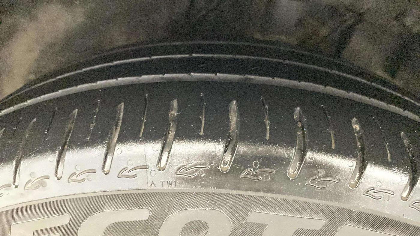 2023 Tata ALTROZ XTA, Petrol, Automatic, 13,461 km, Left Front Tyre Tread