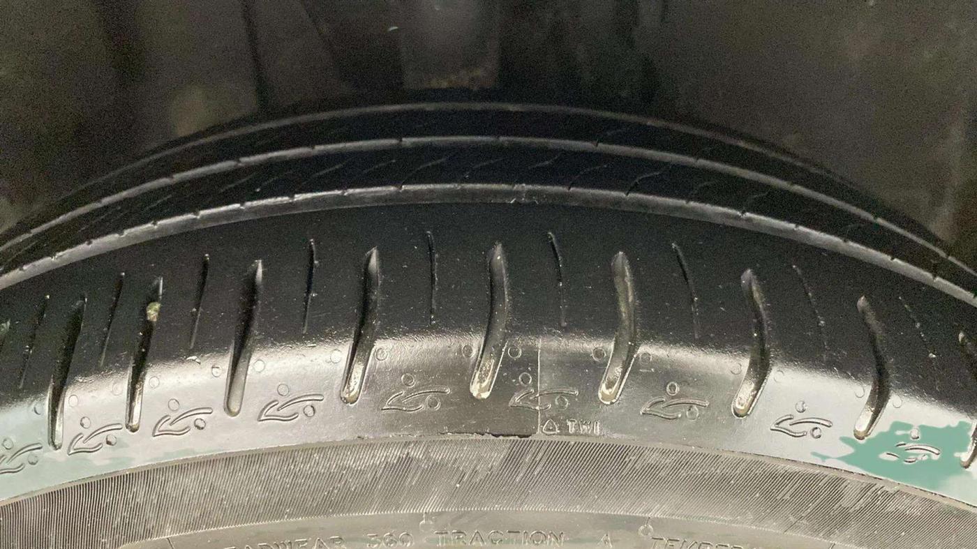2023 Tata ALTROZ XTA, Petrol, Automatic, 13,461 km, Right Front Tyre Tread