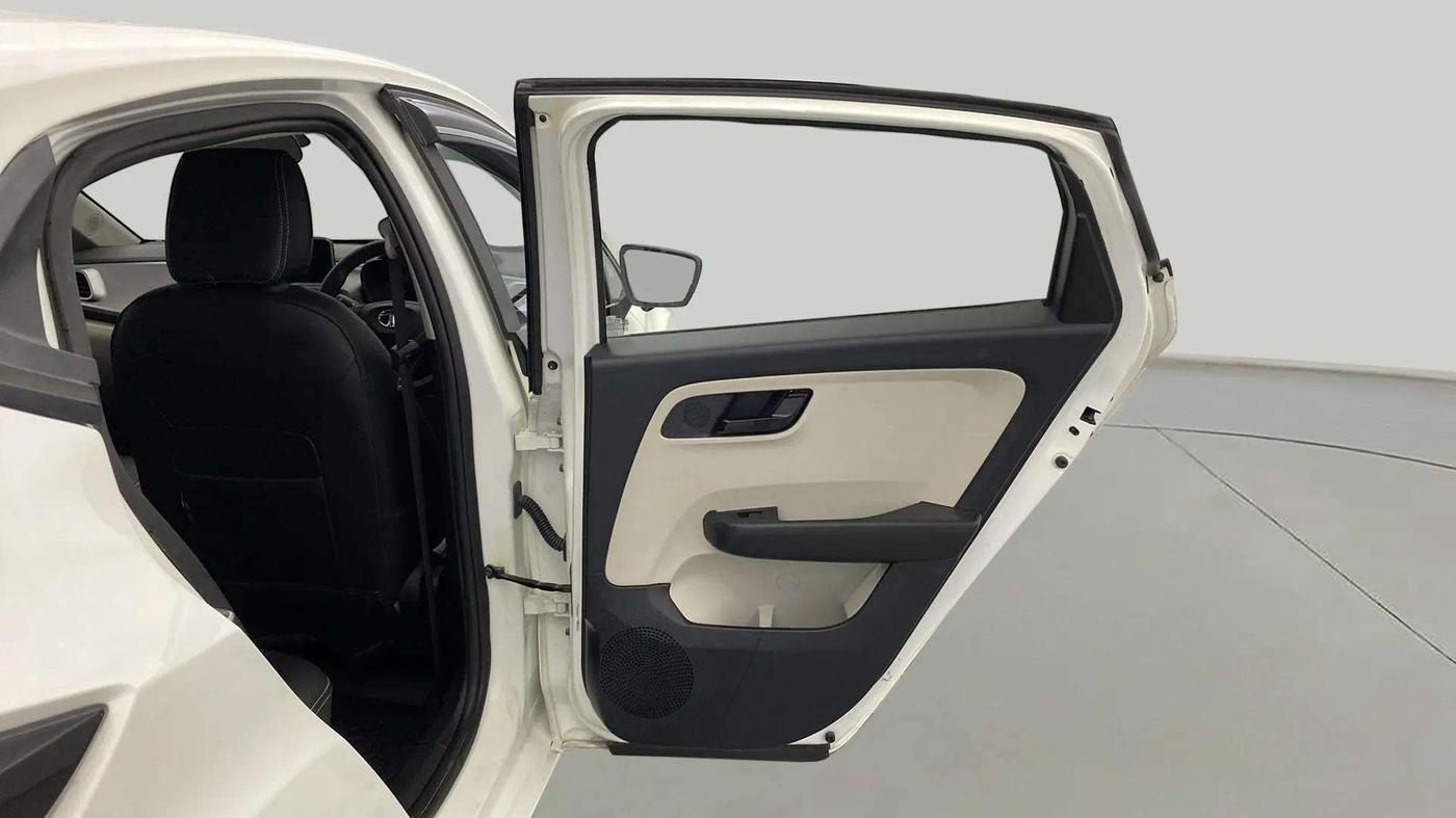2023 Tata ALTROZ XTA, Petrol, Automatic, 13,461 km, RHS Rear Door