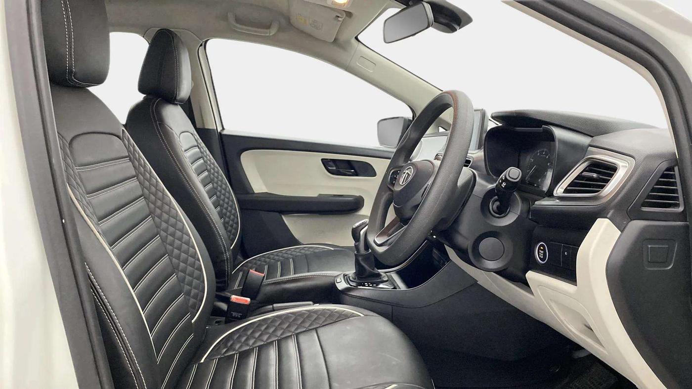 2023 Tata ALTROZ XTA, Petrol, Automatic, 13,461 km, Right Side Front Door Cabin