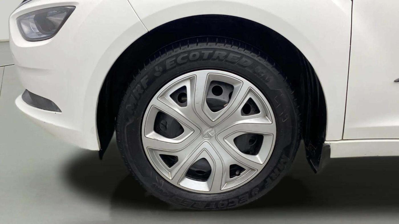 2023 Tata ALTROZ XTA, Petrol, Automatic, 13,461 km, Left Front Wheel