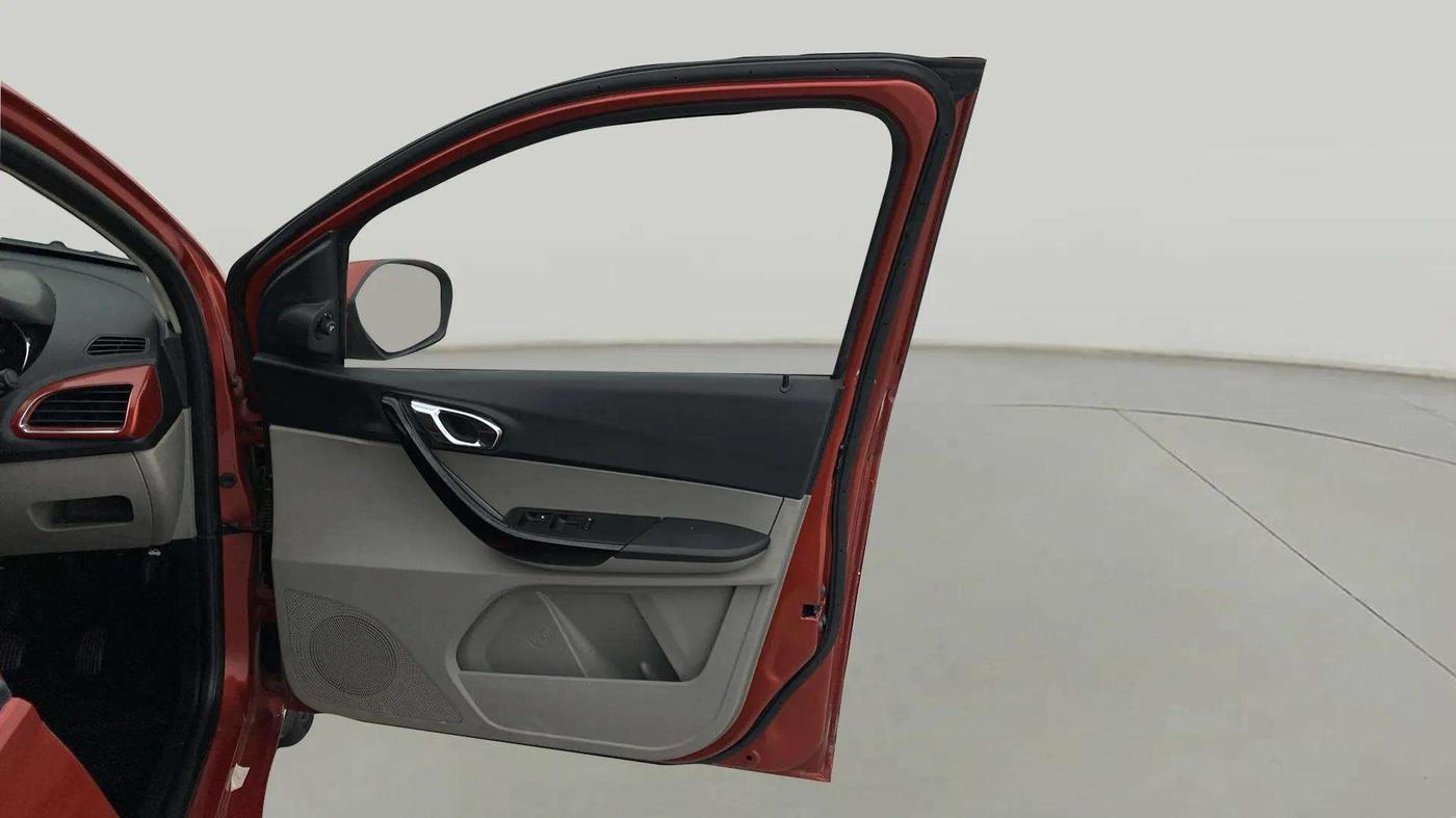 2018 Tata Tiago XZA PETROL, Petrol, Automatic, 73,569 km, RHS Front Door
