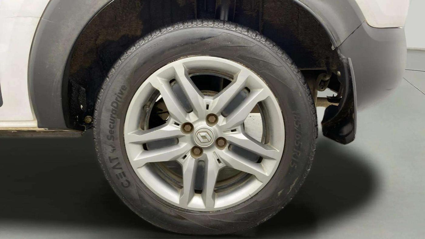 2019 Renault TRIBER RXZ, Petrol, Manual, 47,316 km, Left Rear Wheel
