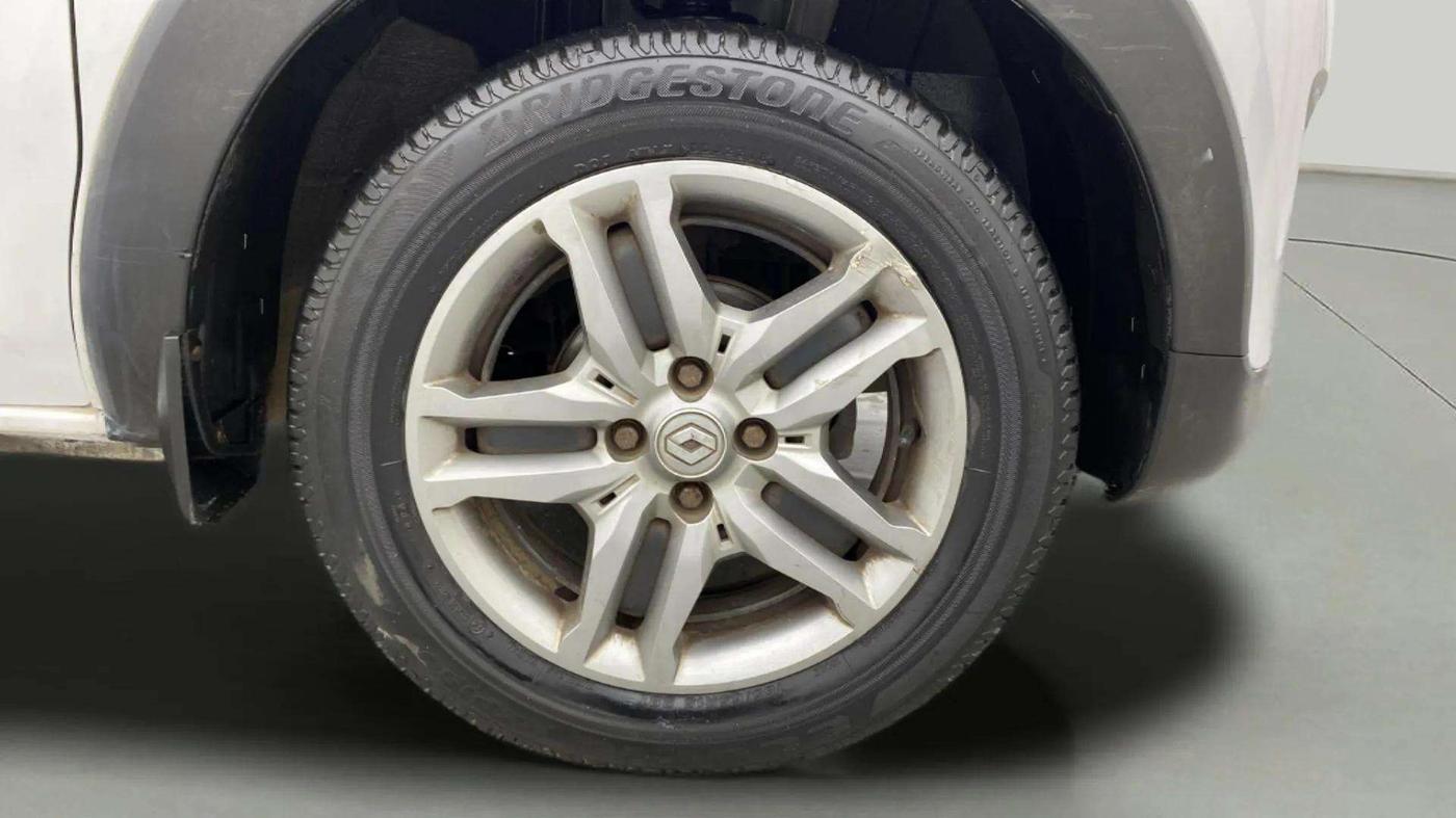 2019 Renault TRIBER RXZ, Petrol, Manual, 47,316 km, Right Front Wheel