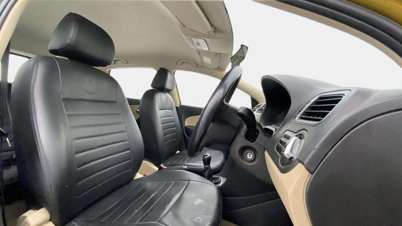 2017 Volkswagen Polo HIGHLINE1.2L, Petrol, Manual, 49,289 km, Right Side Front Door Cabin