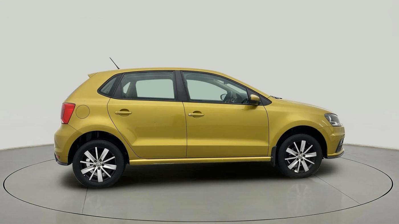 2017 Volkswagen Polo HIGHLINE1.2L, Petrol, Manual, 49,289 km, Right Side View