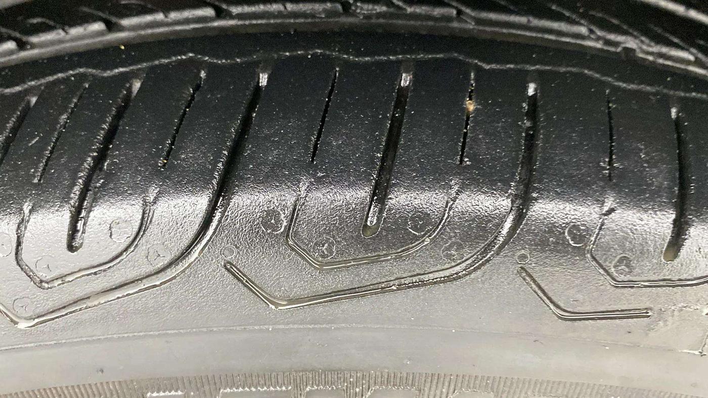 2017 Volkswagen Polo HIGHLINE1.2L, Petrol, Manual, 49,289 km, Right Front Tyre Tread
