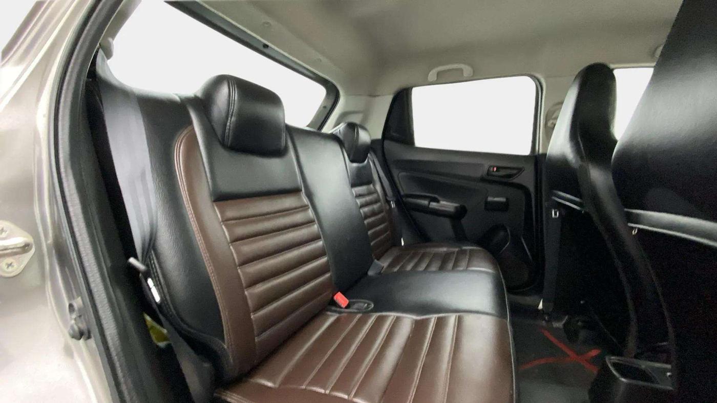 2021 Maruti Swift LXI, Petrol, Manual, 90,496 km, Right Side Rear Door Cabin