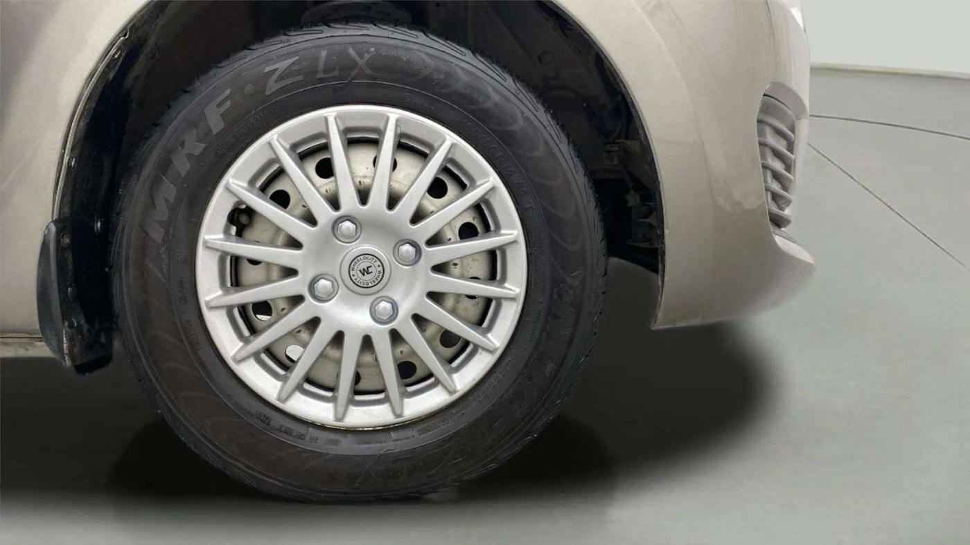 2021 Maruti Swift LXI, Petrol, Manual, 90,496 km, Right Front Wheel