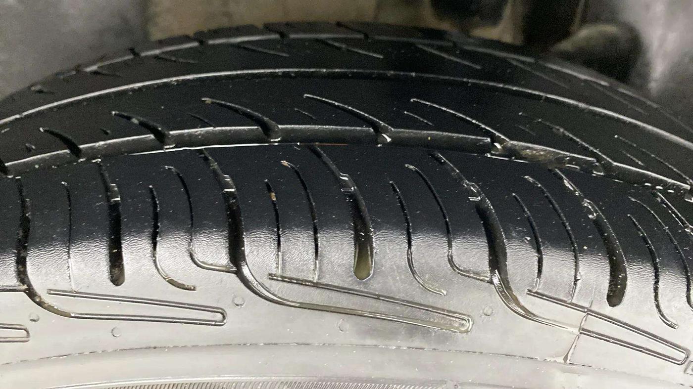 2021 Maruti Swift LXI, Petrol, Manual, 90,496 km, Left Rear Tyre Tread