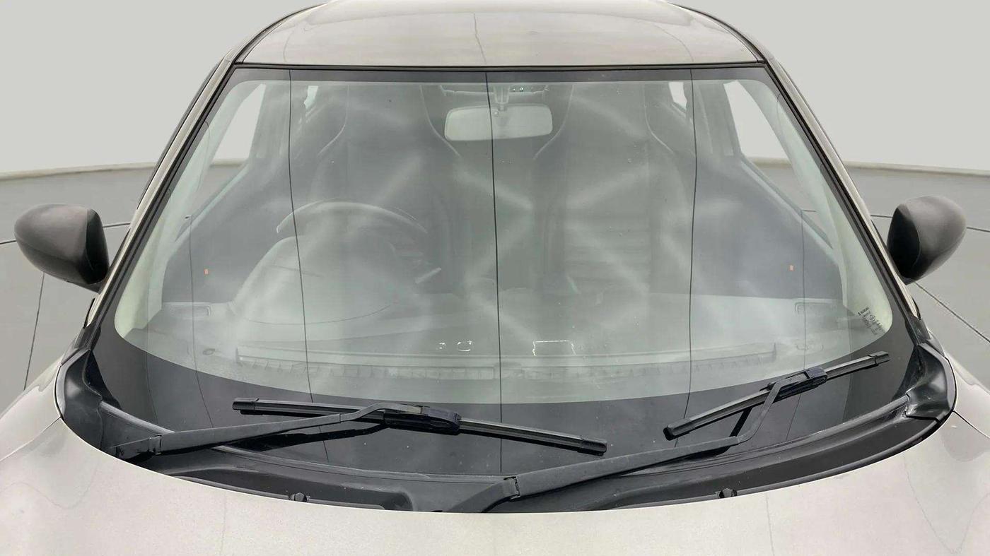 2021 Maruti Swift LXI, Petrol, Manual, 90,496 km, Front Windshield