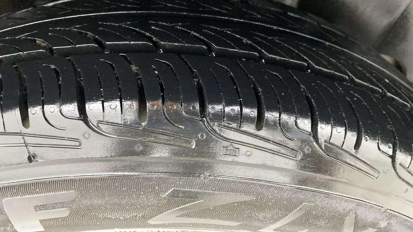 2021 Maruti Swift LXI, Petrol, Manual, 90,496 km, Right Rear Tyre Tread