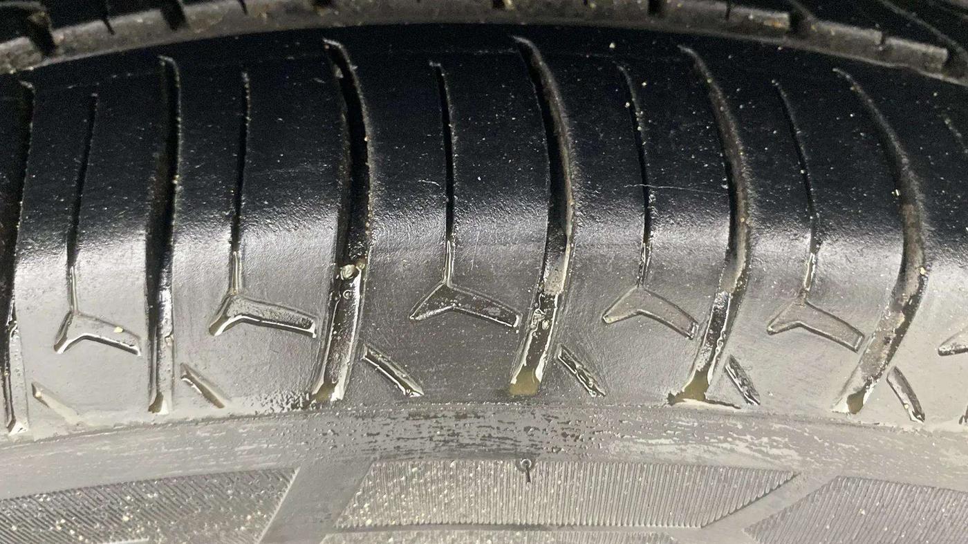 2016 Maruti Ertiga ZXI, Petrol, Manual, 58,426 km, Right Front Tyre Tread