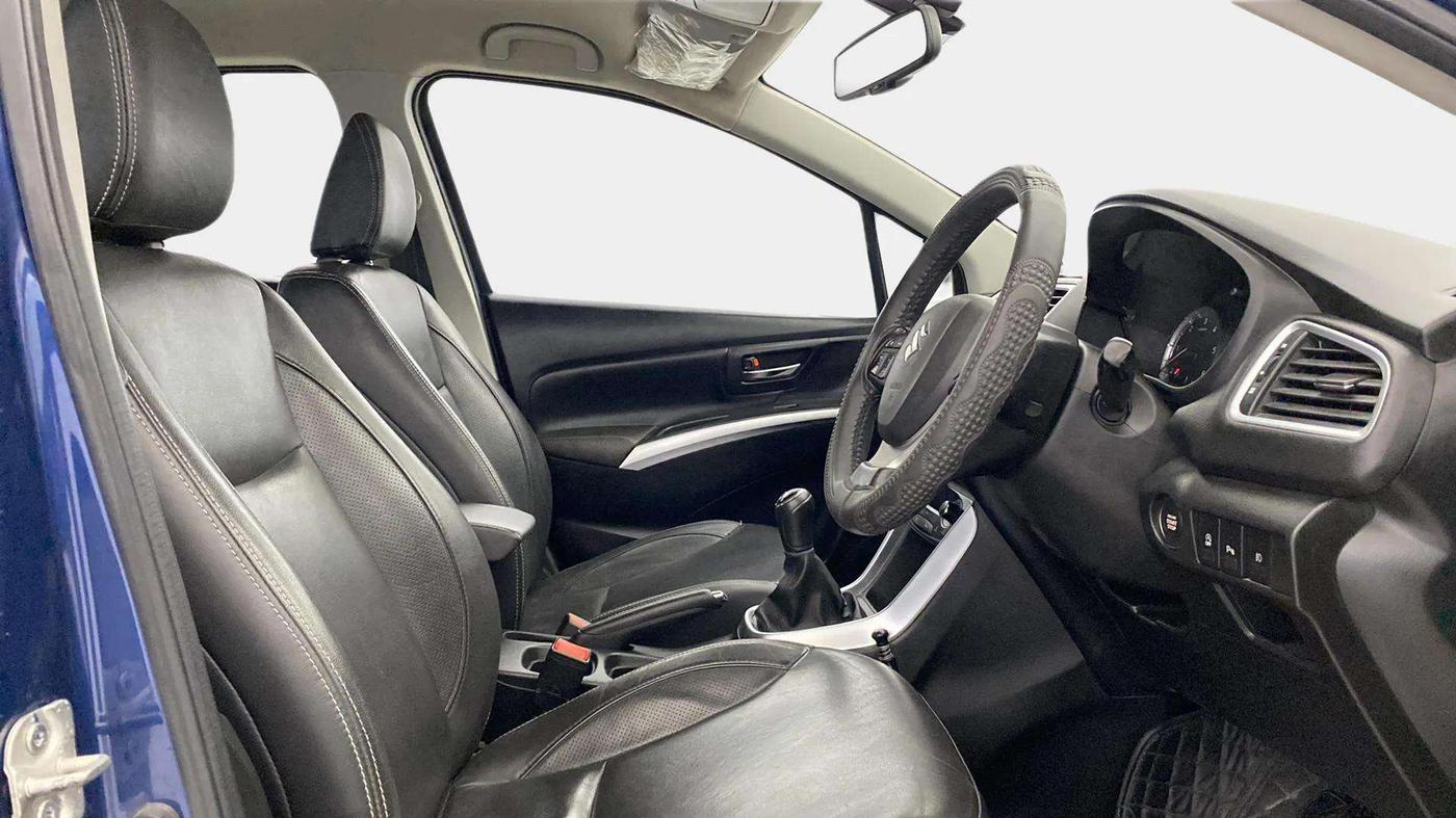 2018 Maruti S Cross ALPHA 1.3, Diesel, Manual, 36,418 km, Right Side Front Door Cabin