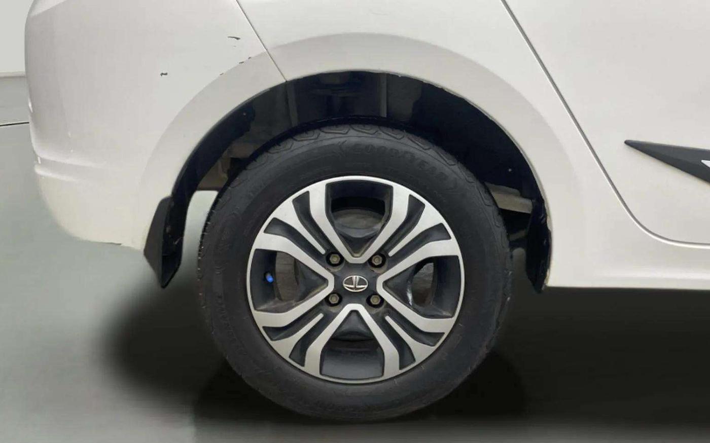 2022 Tata TIGOR XZ PLUS CNG, CNG, Manual, 39,683 km, Right Rear Wheel