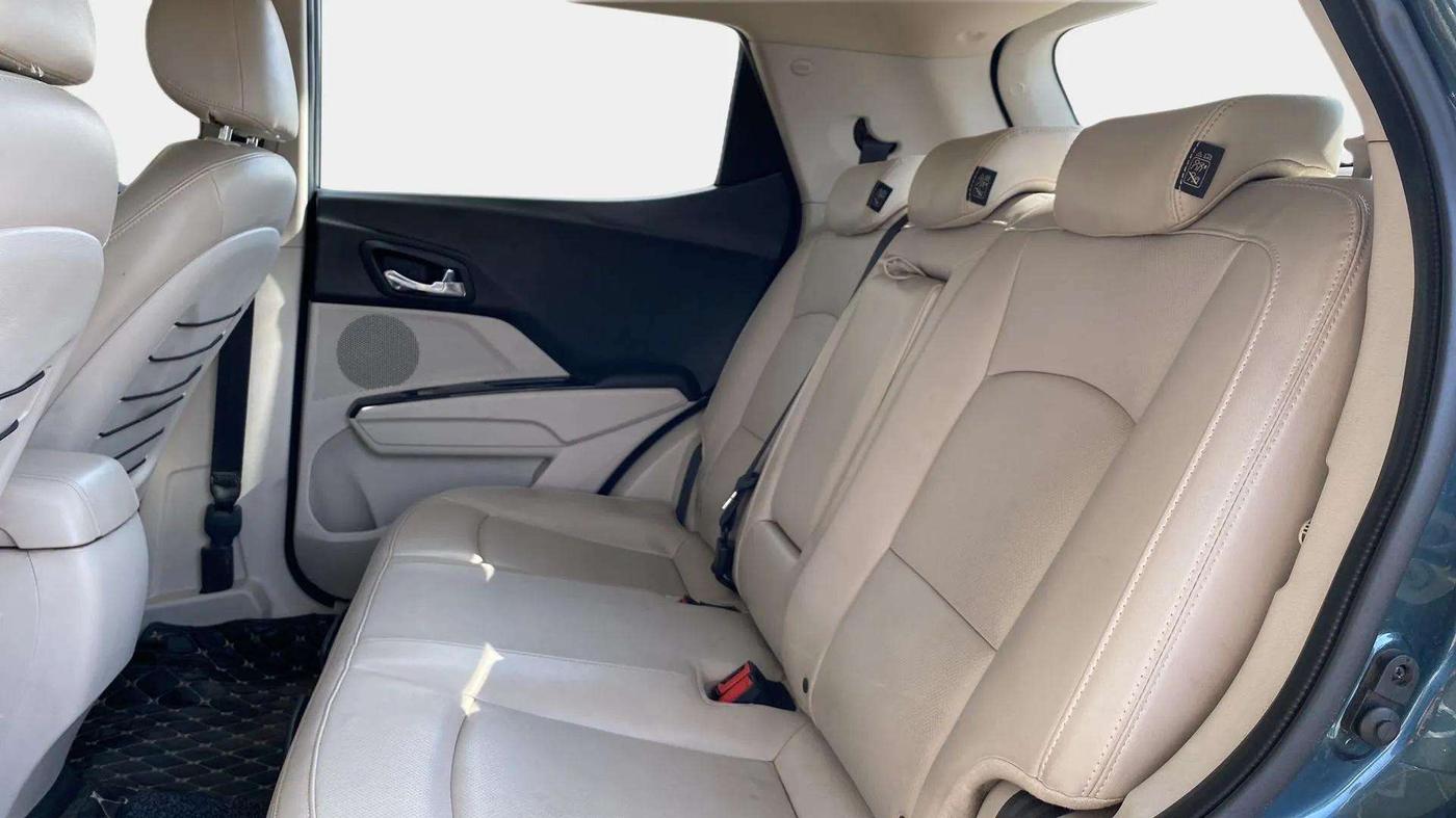 2019 Mahindra XUV300 W8 (O) 1.2 PETROL, Petrol, Manual, 55,545 km, Right Side Rear Door Cabin