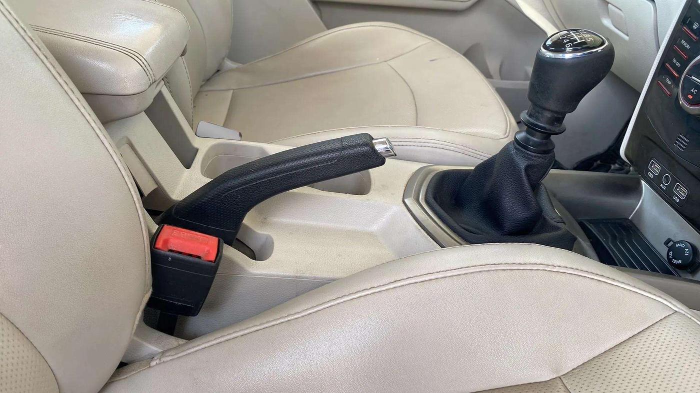 2019 Mahindra XUV300 W8 (O) 1.2 PETROL, Petrol, Manual, 55,545 km, Gear Lever