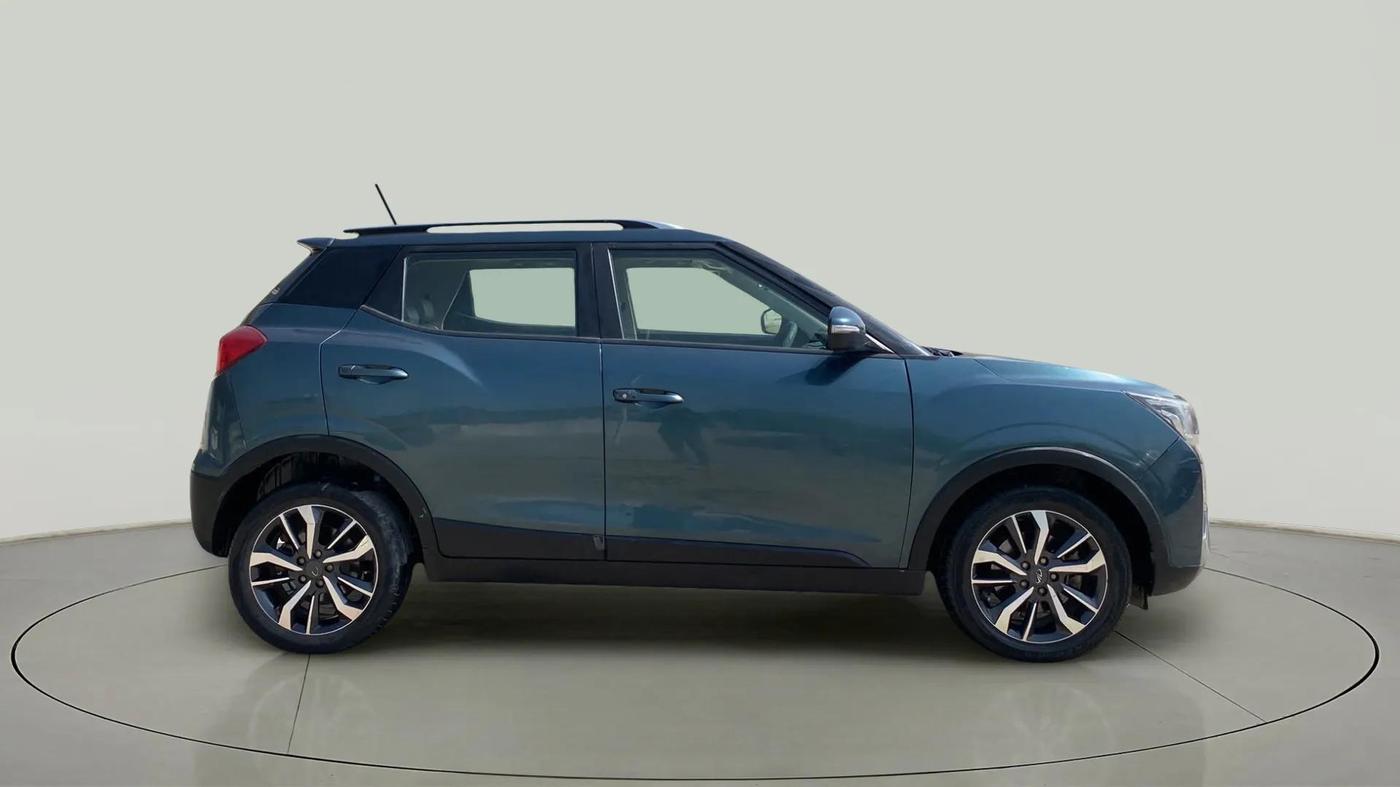 2019 Mahindra XUV300 W8 (O) 1.2 PETROL, Petrol, Manual, 55,545 km, Right Side