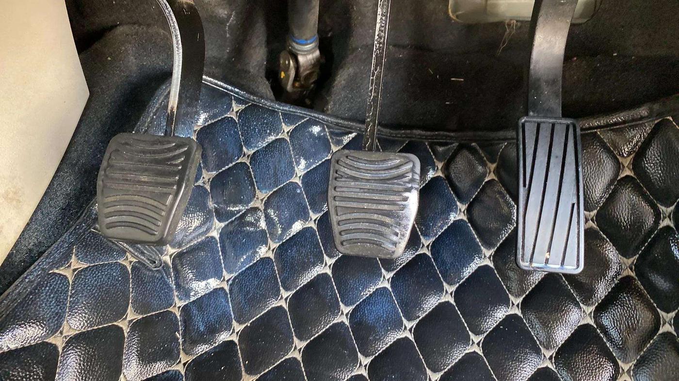 2019 Mahindra XUV300 W8 (O) 1.2 PETROL, Petrol, Manual, 55,545 km, Pedals