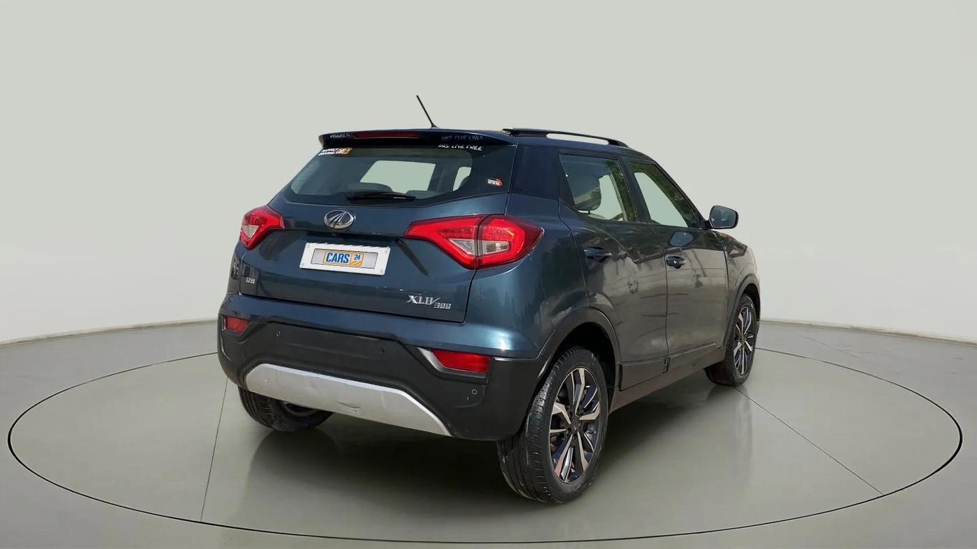 2019 Mahindra XUV300 W8 (O) 1.2 PETROL, Petrol, Manual, 55,545 km, Right Back Diagonal