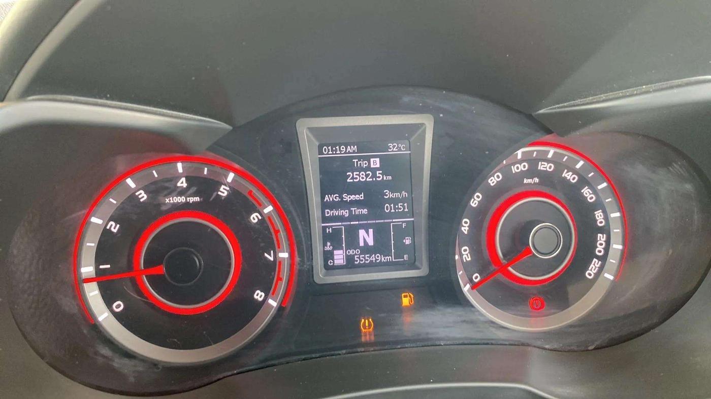 2019 Mahindra XUV300 W8 (O) 1.2 PETROL, Petrol, Manual, 55,545 km, Odometer Image