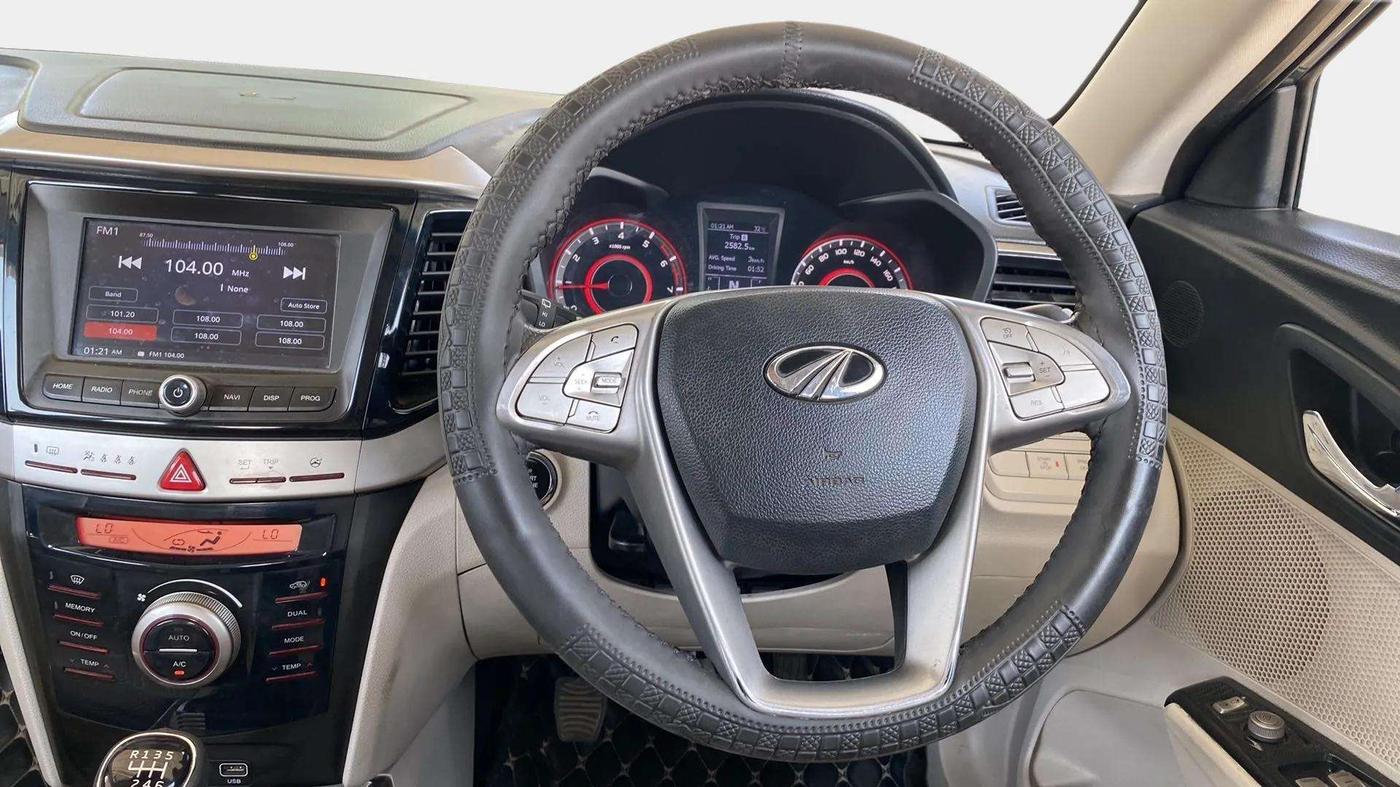 2019 Mahindra XUV300 W8 (O) 1.2 PETROL, Petrol, Manual, 55,545 km, Steering Wheel Close Up