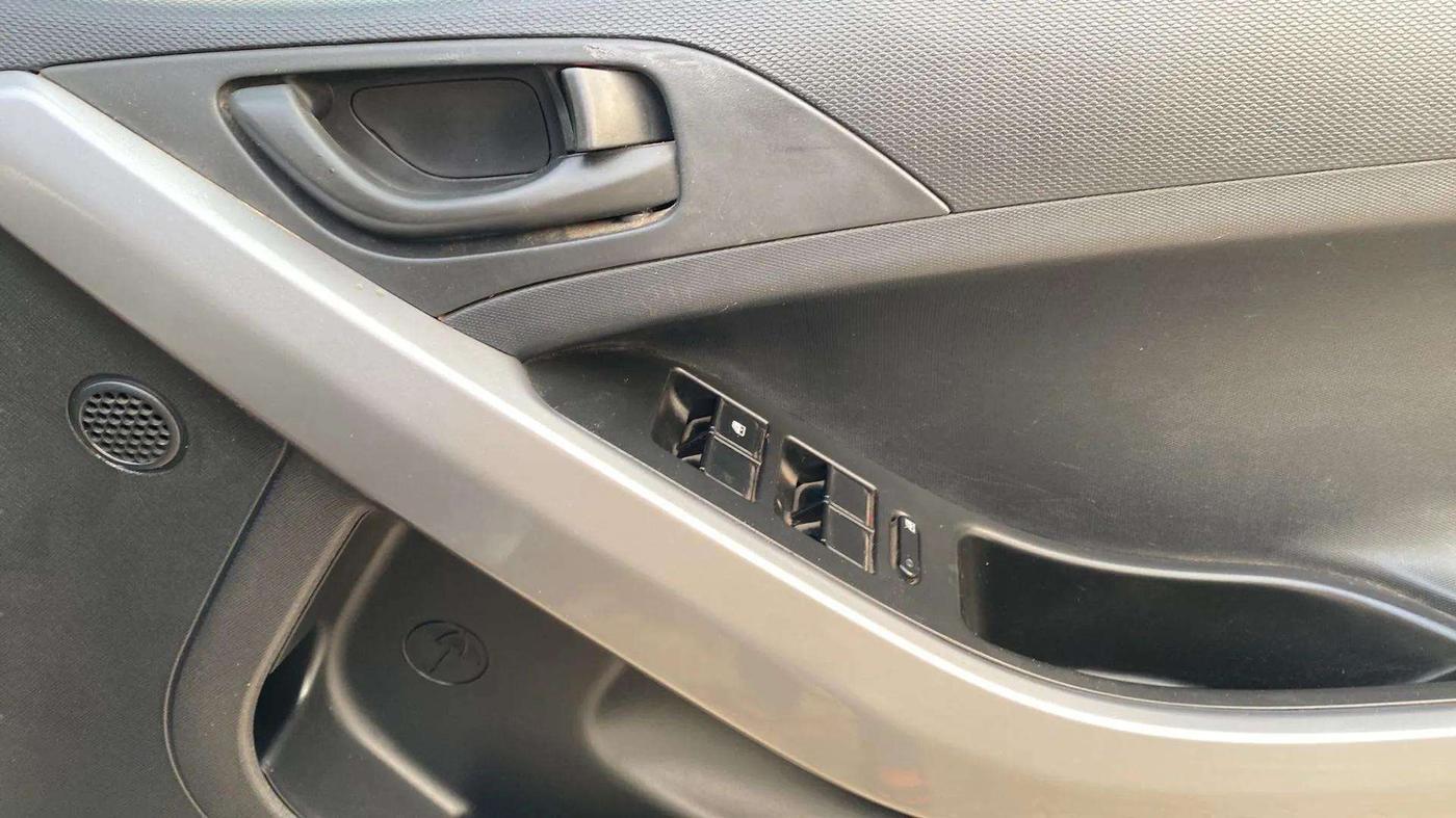 2023 Tata NEXON XM SUNROOF PETROL, Petrol, Manual, 30,367 km, Driver Side Door Panels Control