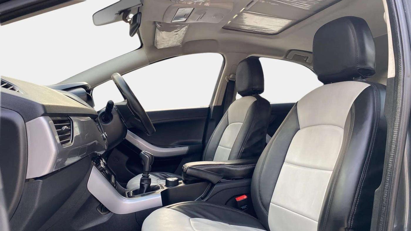 2023 Tata NEXON XM SUNROOF PETROL, Petrol, Manual, 30,367 km, Right Side Front Door Cabin
